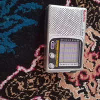 دوعدد رادیوی جیبی کوچک