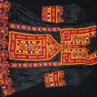 چند دست لباس درحد نو