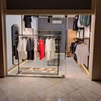 فروش دکور کامل مغازه پوشاک بصورت یکجا|فروشگاه و مغازه|گناباد, |دیوار