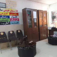 نیروی خدماتی در آموزشگاه زبان