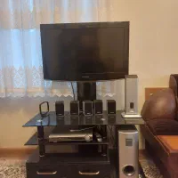 تلویزیون ۳۲ سامسونگ با میز و ...|تلویزیون و پروژکتور|خمینی‌شهر, |دیوار