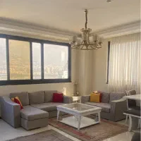 مبل راحتی و میز جلو مبلی به همراه میز نهارخوری