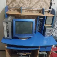 کامپیوتر سالم همراه با میز