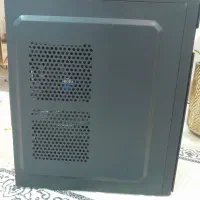 کیس کامپیوتر به همراه مانیتور و کیبورد