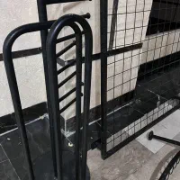رگال و قوطی و وسایل دکوری فروشگاه
