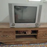 تلوزیون ومیز