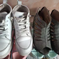 دو جفت کفش دخترانه بدون پارگی کاملا سالم