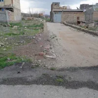 ۲۰۰ متر زمین