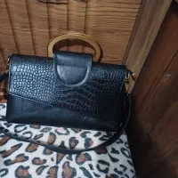 تعدادی کیف چرم