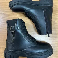 کفش|کیف، کفش، کمربند|آفتاب, |دیوار