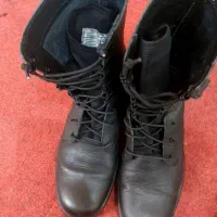 تعدادی کفش و بوت مردانه و مانتو نو بفروش میرسد،