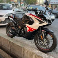 سه شمعRs200 ns200