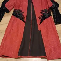 مانتومجلسی|لباس|ری, سیزده آبان|دیوار