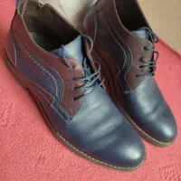 یک جفت کفش نیم بوت