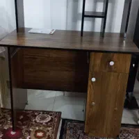 میز تحریر وکامپیوتر