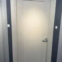 درب چوبی ضدآب و ساده اتاقی داخلی ورودی