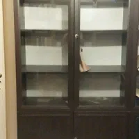 قفسه کتابخانه تمیز و سالم