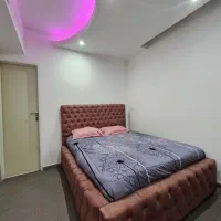 تخت خواب ۲ نفره همراه پاتختی تشک