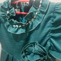 پیراهن قرمز خوشرنگ وسبز درباری