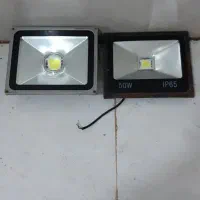 ۲ عدد پرژکتور سالم ۵۰ وات