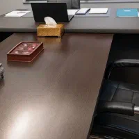 میز کنفرانس ۶ نفره با طراحی کلاسیک