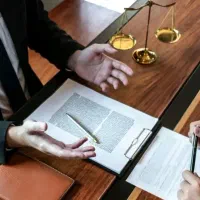 تنظیم و اصلاح قرارداد های ملکی و تجاری