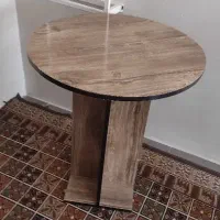 میز گرد چوبی نو|مبلمان خانگی و میز عسلی|صحنه, |دیوار