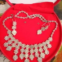 گردنبند وگوشواره ی نقره
