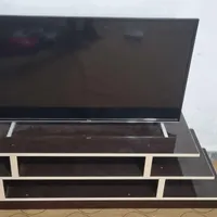 تلفزیون TCL سوخته به همراه میز