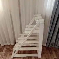 چهار پایه چوبی زیر گلدان