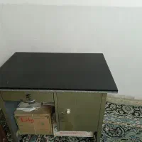 میز اداری قدیمی و سالم