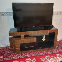 ساعت و میز تلوزیون