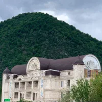 استخدام کارمند خدمات و لابی