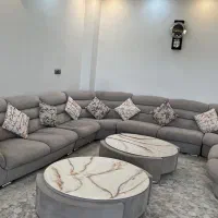 مبلمان ال راحتی همراه با دو میز با رویه ی رزینی