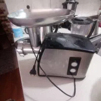 چرخ گوشت موتورش سالمه ولوازم غذاساز