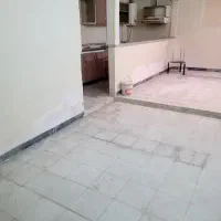 در حال باسازی و رنگ کردن خانه حیاط داردارای پارکنگ