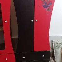 کمد بچه دو قلو .ومیز کامپیوتر ویک پنجره آهنی