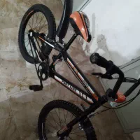 دوچرخه|دوچرخه، اسکیت، اسکوتر|میانه, |دیوار