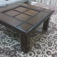 میز چوبی جلو مبلی