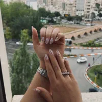 خدمات کاشت ناخن