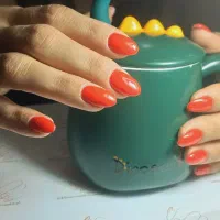 کاشت و آموزش ناخن وپارافین و بافت و مژه