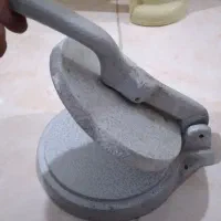 همبرگر زن دستی