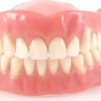 دنچر کامل دندان برای بیمار(دندان مصنوعی)دست دندان