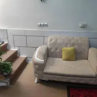 دو دست مبل راحتی و سلطنتی|مبلمان خانگی و میز عسلی|فولادشهر, A2|دیوار