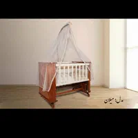 تخت کنار مادر