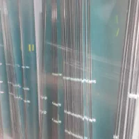 استخدادم کارگر شیشه