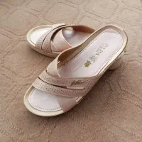 دمپایی  صندل  کفش  رو فرشی  مجلسی  رسمی  چرم|کیف، کفش، کمربند|اصفهان, عسگریه|دیوار