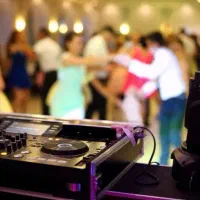 دیجی و خواننده ی حرفه ای برای عروسی و تولد و..