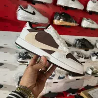 کتونی ترویس