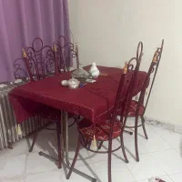 میز و ۴صندلی کاملا سالم